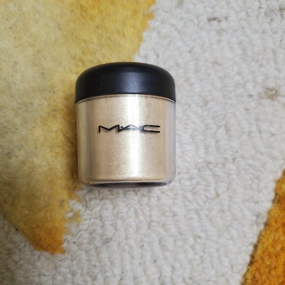MAC Pigment – Gold Dusk - Picture 1 of 2
